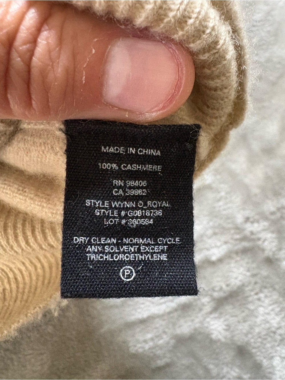 Theory 100% Cashmere V Neck Sweater Size Medium - Picture 4 of 4